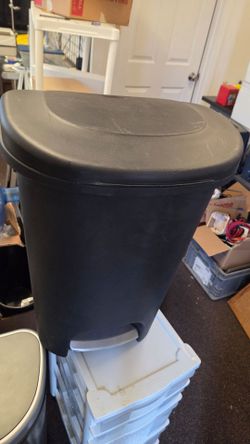 13 gallon step-on pedal trash can for home/office