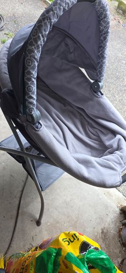 Graco pack and play with bassinet set