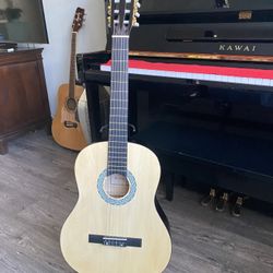 Acoustic Guitar Huntington East 1975 Included With the Guitar Stand $90