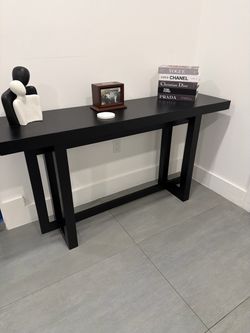 Black wood table