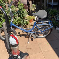 Bisicleta Y Vacuum.
