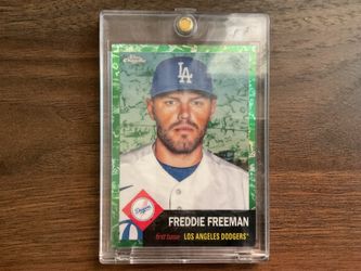 Freddie Freeman Topps Chrome Green Refractor Card