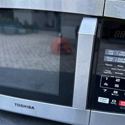 Small Toshiba Microwave 