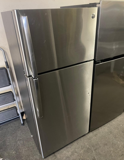 Deal: GE Stainless Top Mount Refrigerator w/ Crispers