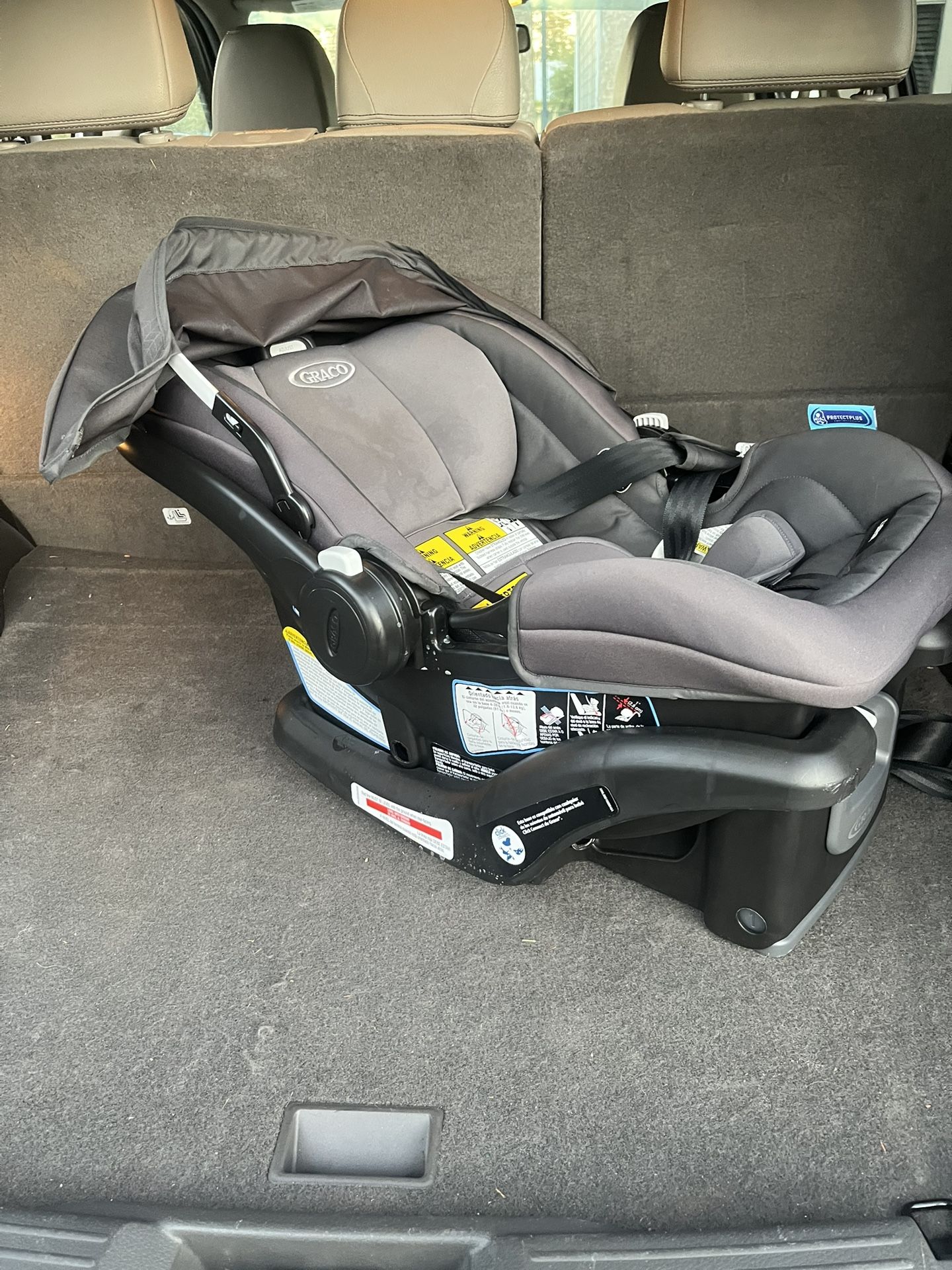 Graco Infant Car Seat + Base