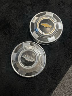 C10 1/2 ton hub caps only 2