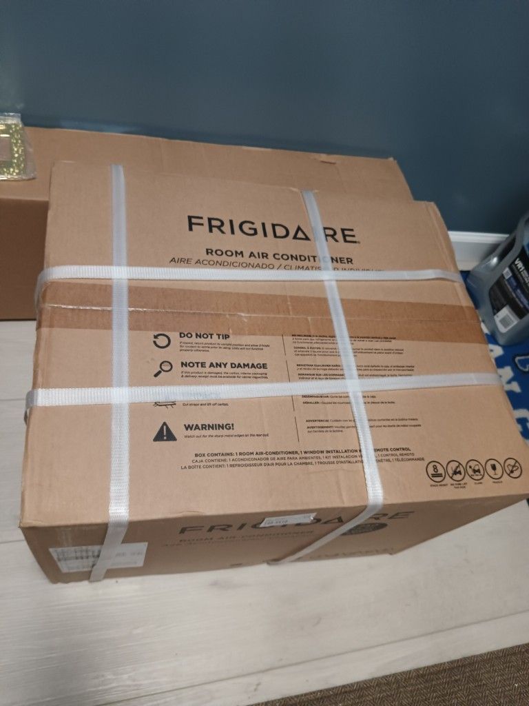 Window AC Frigidaire 18.5" W 15"D 12"H. Approx.But Very Close