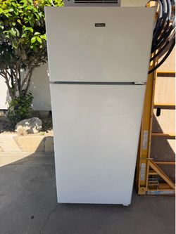 HOTPOINT REFRIGERATOR