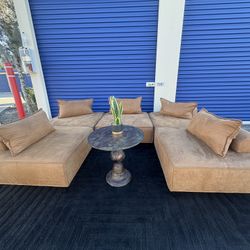 Sectional/couch/Sofa, Size 117x77, Material: Suede, Delivery Available 