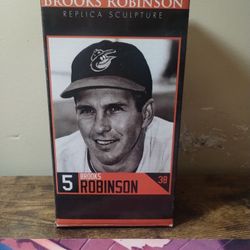 Brooks Robinson Baltimore Orioles Replica Statue 