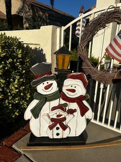 Adorable Wooden Snowmen