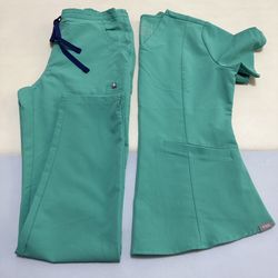 FIGS Scrub Set