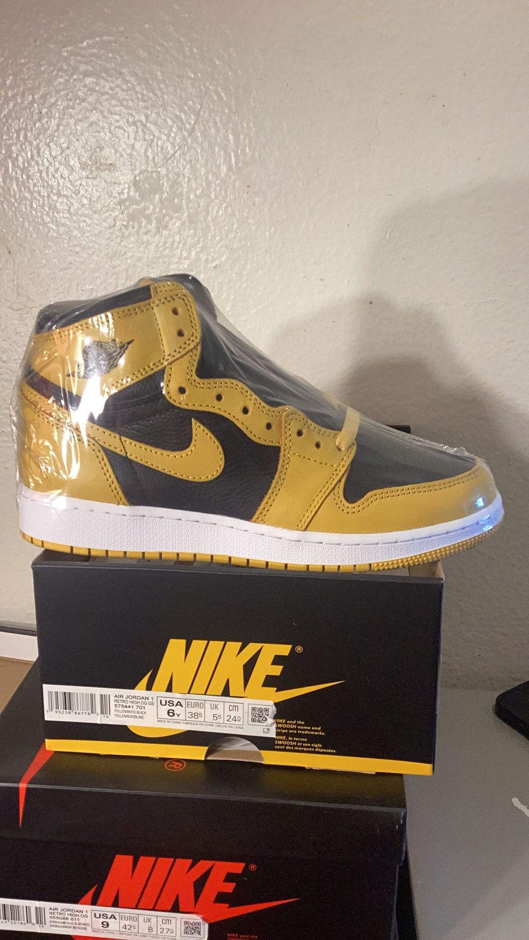 Air Jordan 1 Retro High OG Pollen Grade School Size 6Y $115