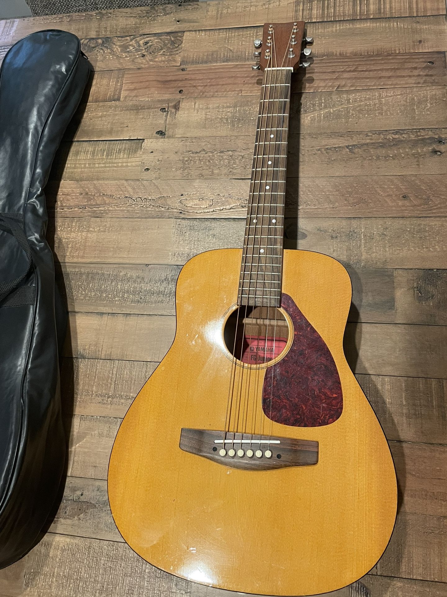 Yamaha Acoustic Guitar JR-1