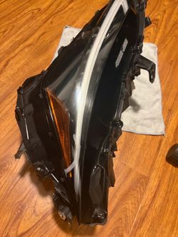 Lexus IS left headlamp