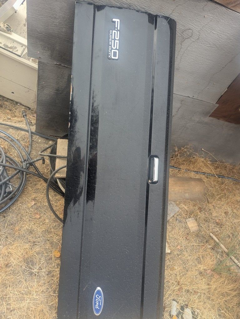 Ford F250 Tail Gate