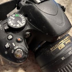 📸 Barely Used Nikon Digital Camera – Classic & Reliable
