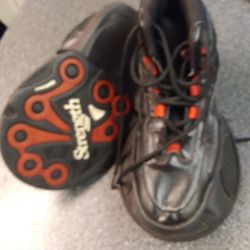   SIZE. 11. MENS. LEG. STRENGTH ING. &. TRAINING SHOES LIKE NEW.   30 BUCKS