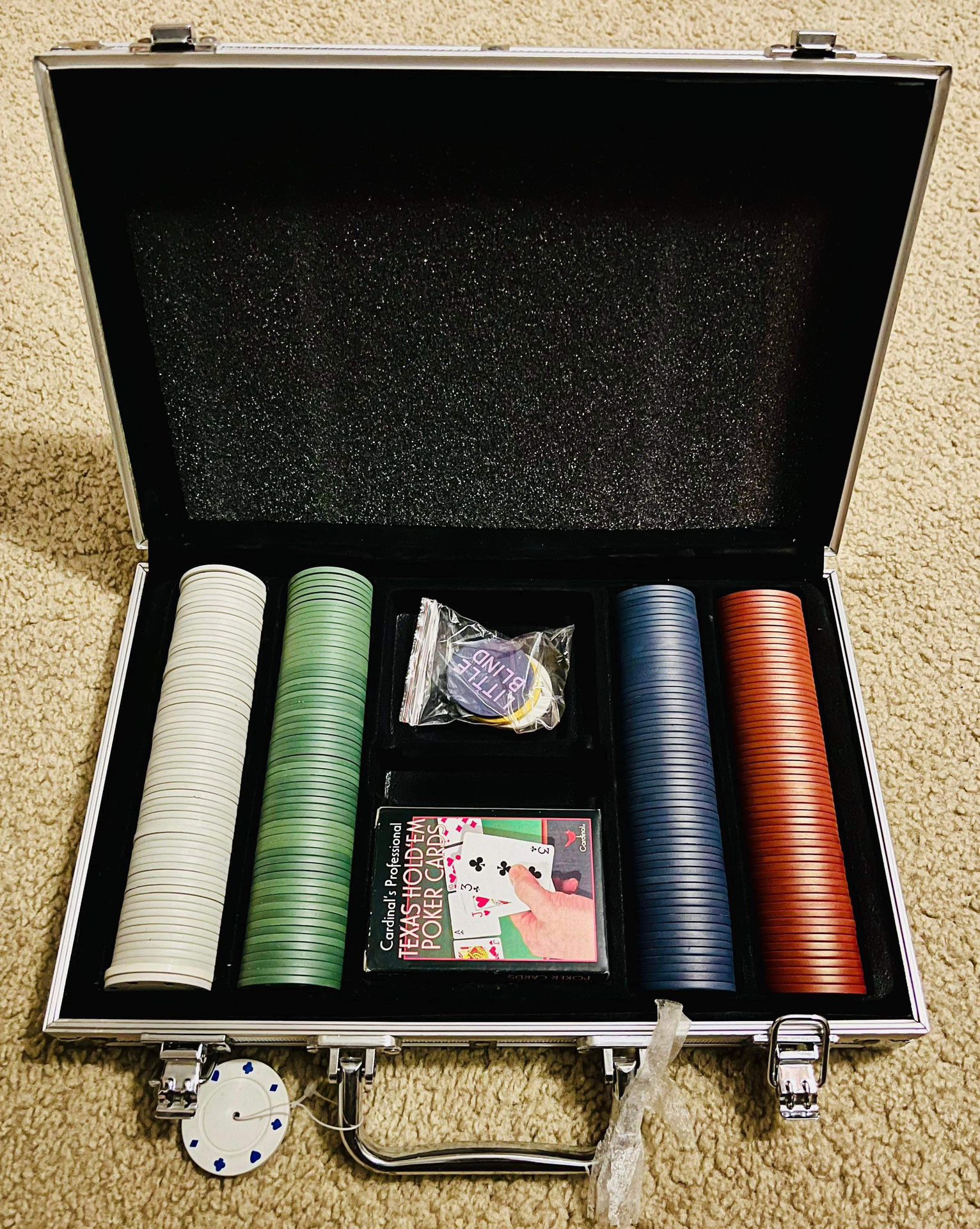 NEW Poker Chip Set in Metal Case