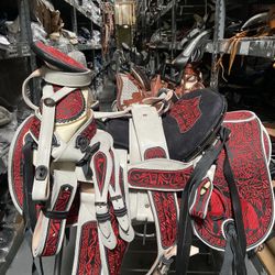 Preciosa Montura Charra Bordada Con Cantinas Desmontables