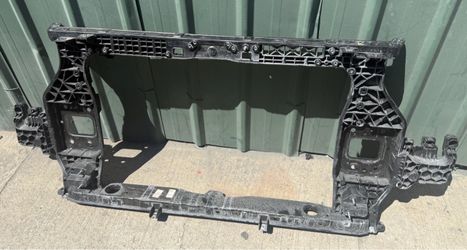 2026 Kia Sportage Radiator core support