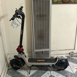 High-Performance 31 MPH Dual Motor Electric Scooter - Foldable Off-Road Ready