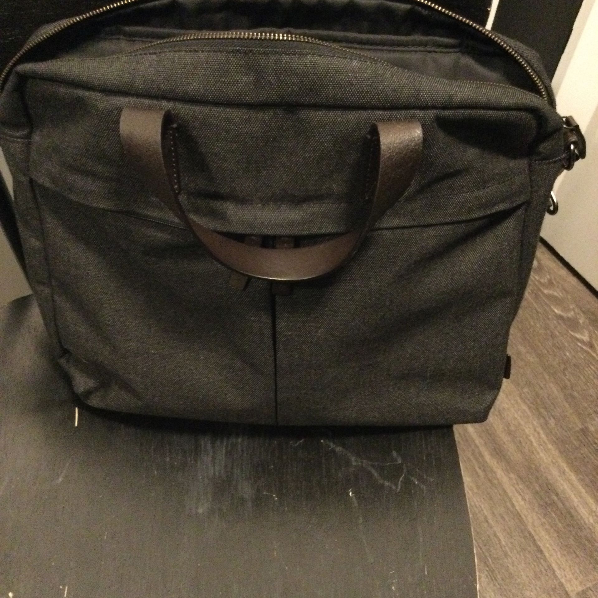 Fossil Laptop Grey W/brown Leather