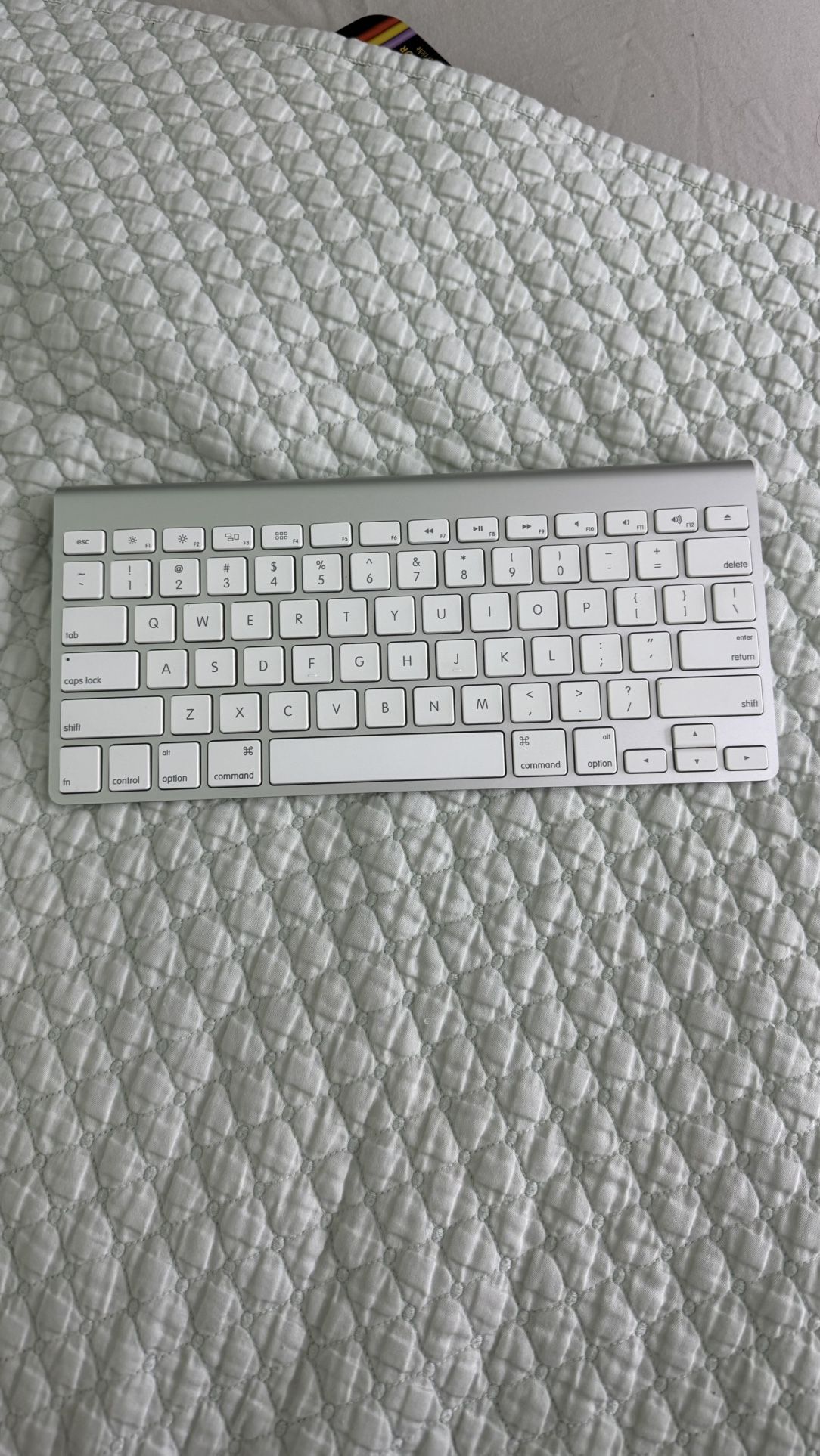 White Apple Keyboard Wireless