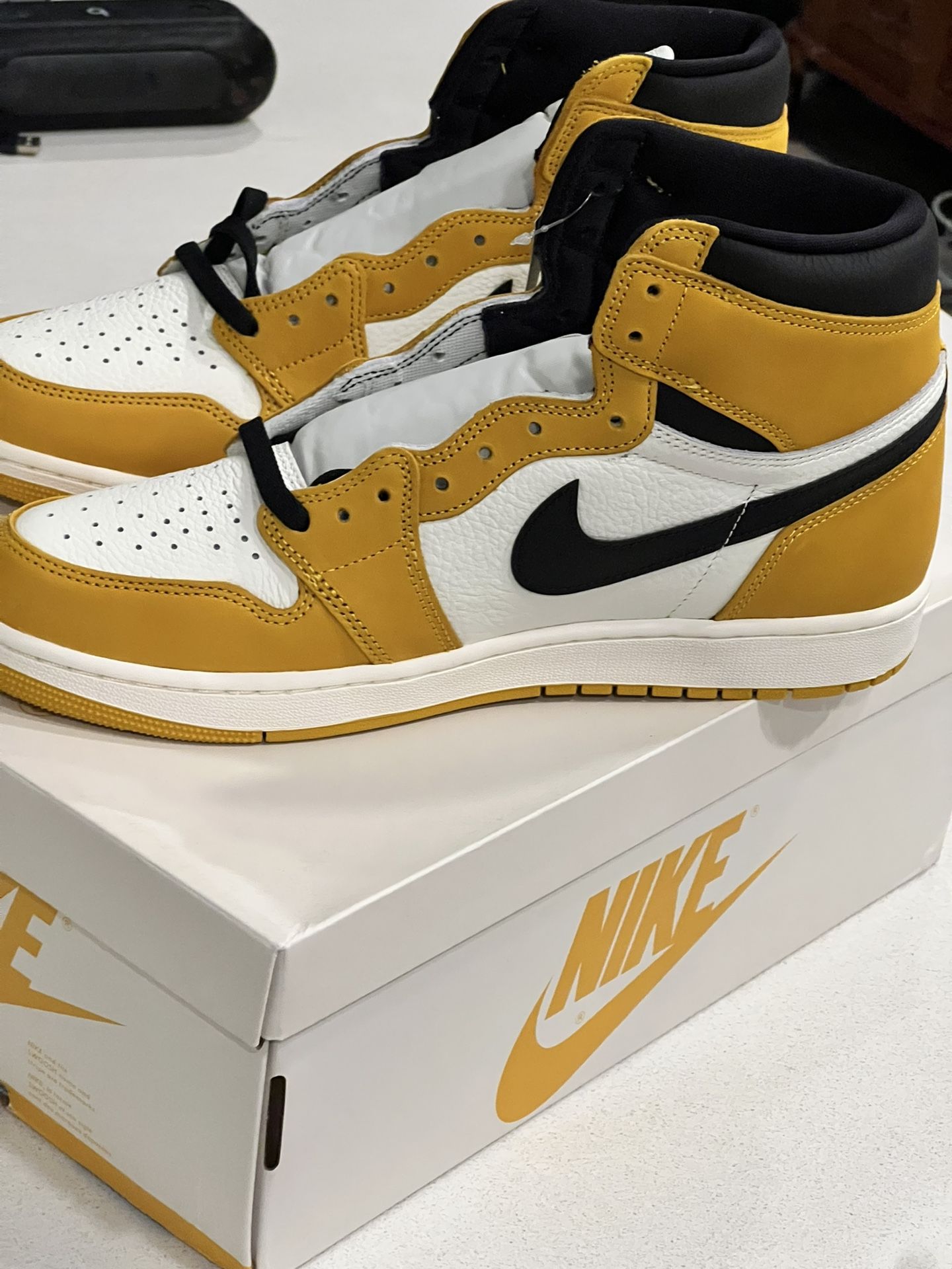 Air Jordan 1 Men's Retro High OG Taxi Size 12