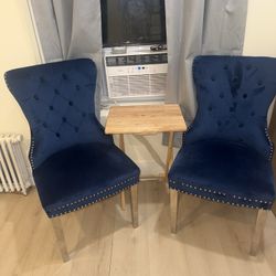 2 dining chairs 