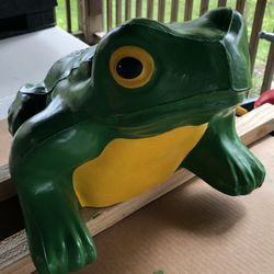 Large Classic Concrete Frog 