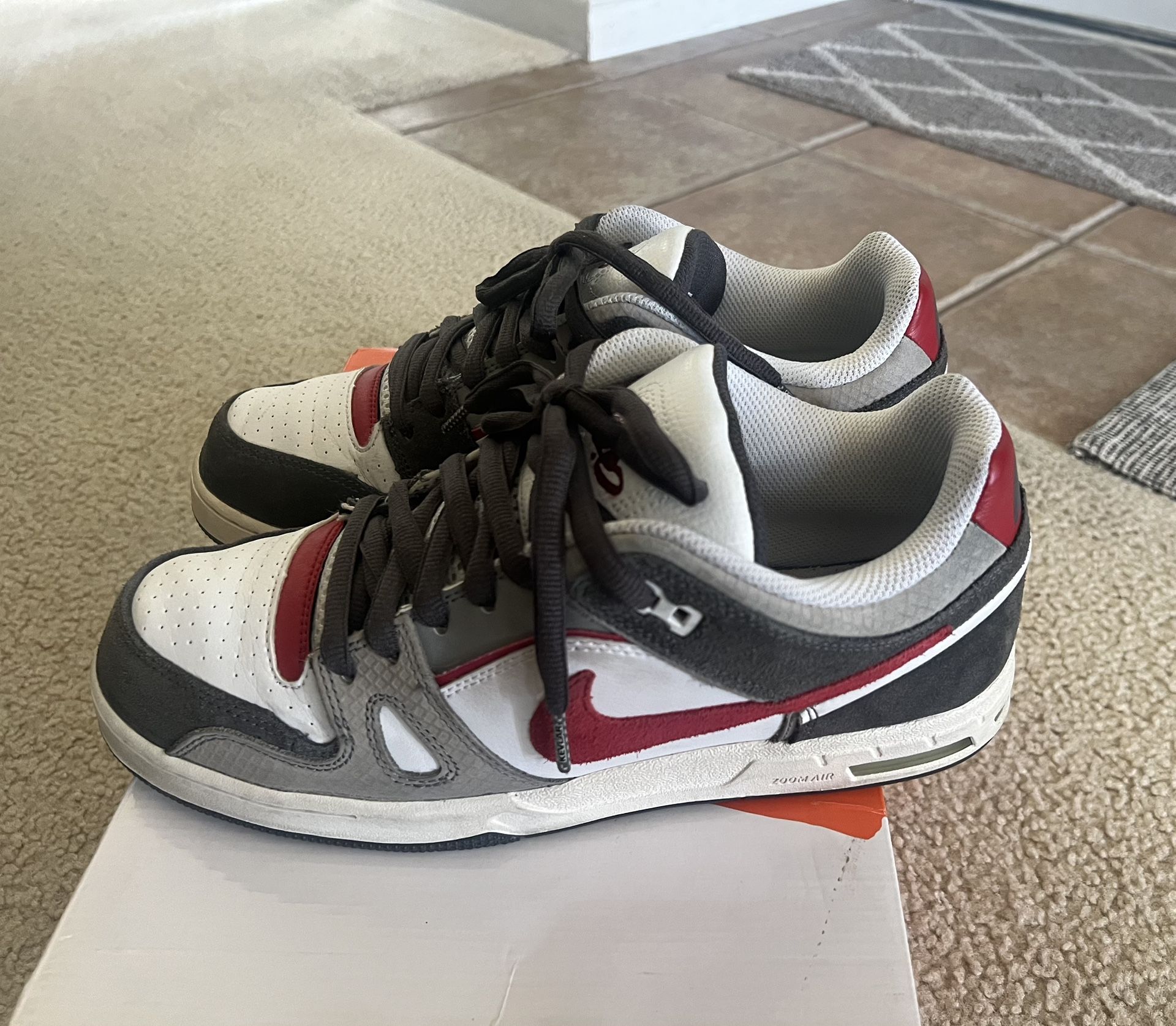 NIKE 6.0 ZOOM ONCORE 2 SHOES SIZE 10 BARELY WORN EXCELLENT CONDITION