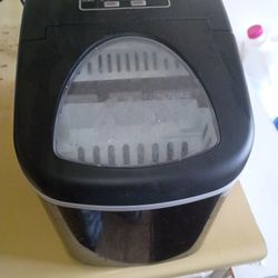 FRIGIDAIRE ICE MAKER