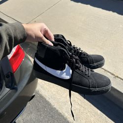 NIKE BLAZERS