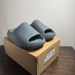 Yeezy Slide Marine Size 12