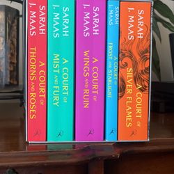  A Court Of Thorns BOX Set 