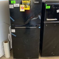 MAGIC CHEF HMDRB TOP FREEZER REFRIGERATOR YT