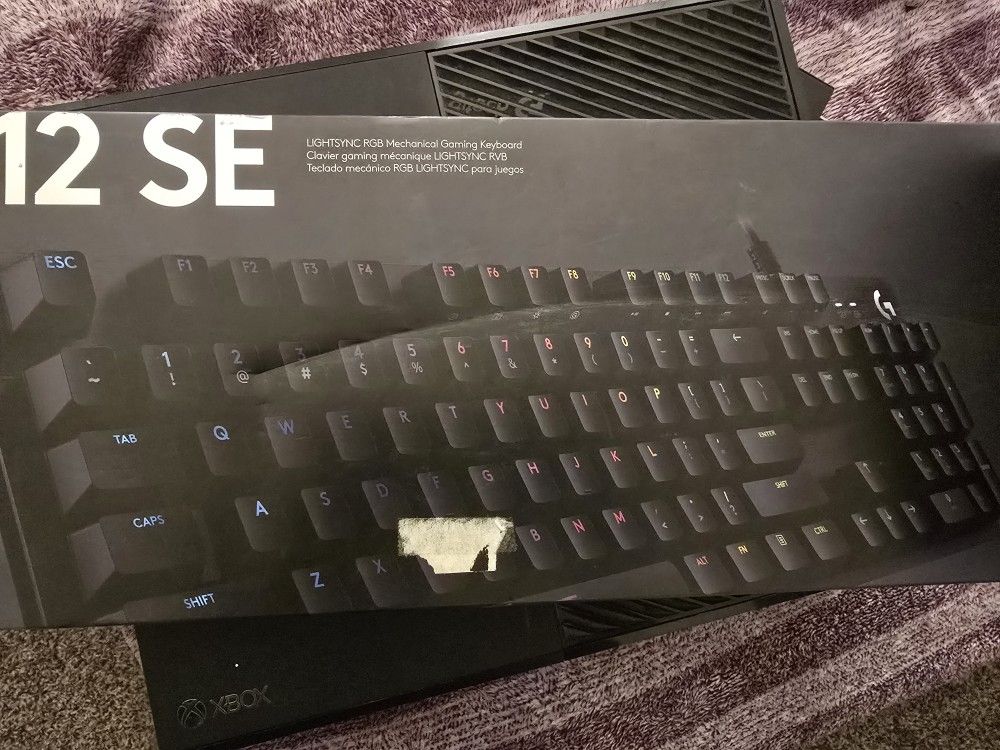Logitech G512 SE Lightsync RGB Mechanical Gaming Keyboard with USB Passthrough - Black