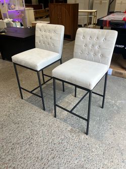 Brand new Spruce & Spring Velvet Tufted Counter Bar Stool with Metal Frame - Set of 2 $130 🔥🔥🔥Second Location : Sweet Home Prime Furniture 🌸1627