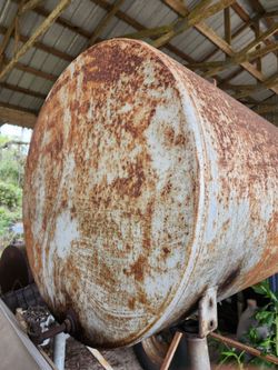 Fuel tank on stand