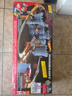 Hot wheels Mario Kart Bowser Castle Raceway
