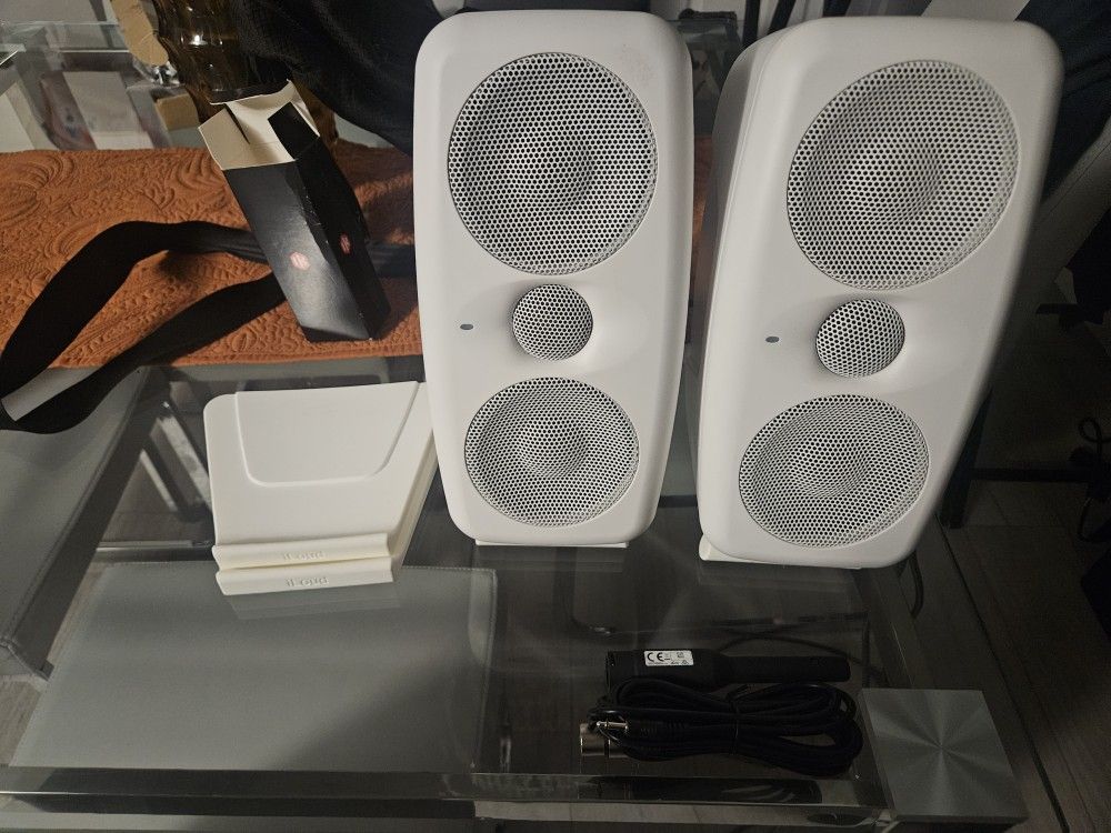 IK Multimedia iLoud MTM MKII Powered Studio Monitor Pair - White