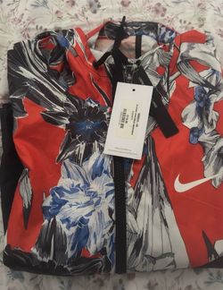 Nike Women’s Windrunner Jacket Large