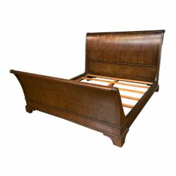 Sleigh bed