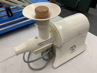 Champion Juicer Model G5-NG-853S