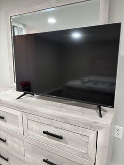 43” Hisense Roku Smart TV