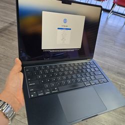 Macbook Air M2 256gb! Financing Available Only 50 Down!