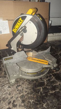 DeWalt compound miter saw