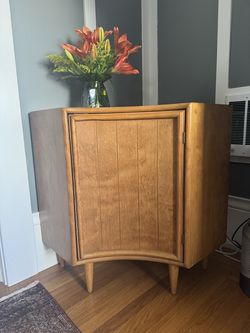 Vintage Heywood-Wakefield Mid-Century Modern Corner Cabinet