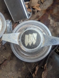 '60s Buick Hubcap And Caps